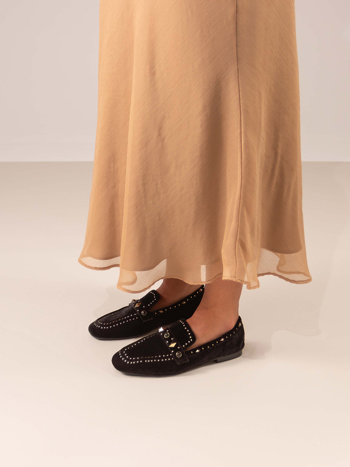 ANNE-105 VELVET BLACK