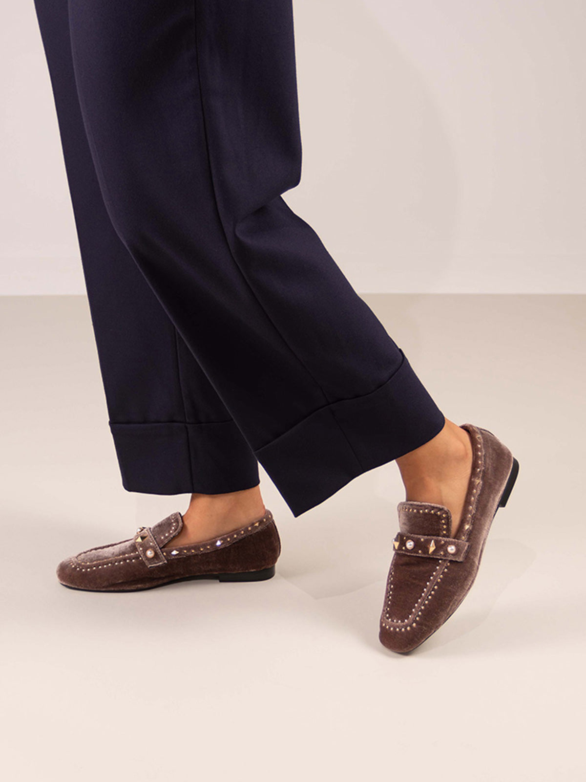 ANNE-105 VELVET BROWN