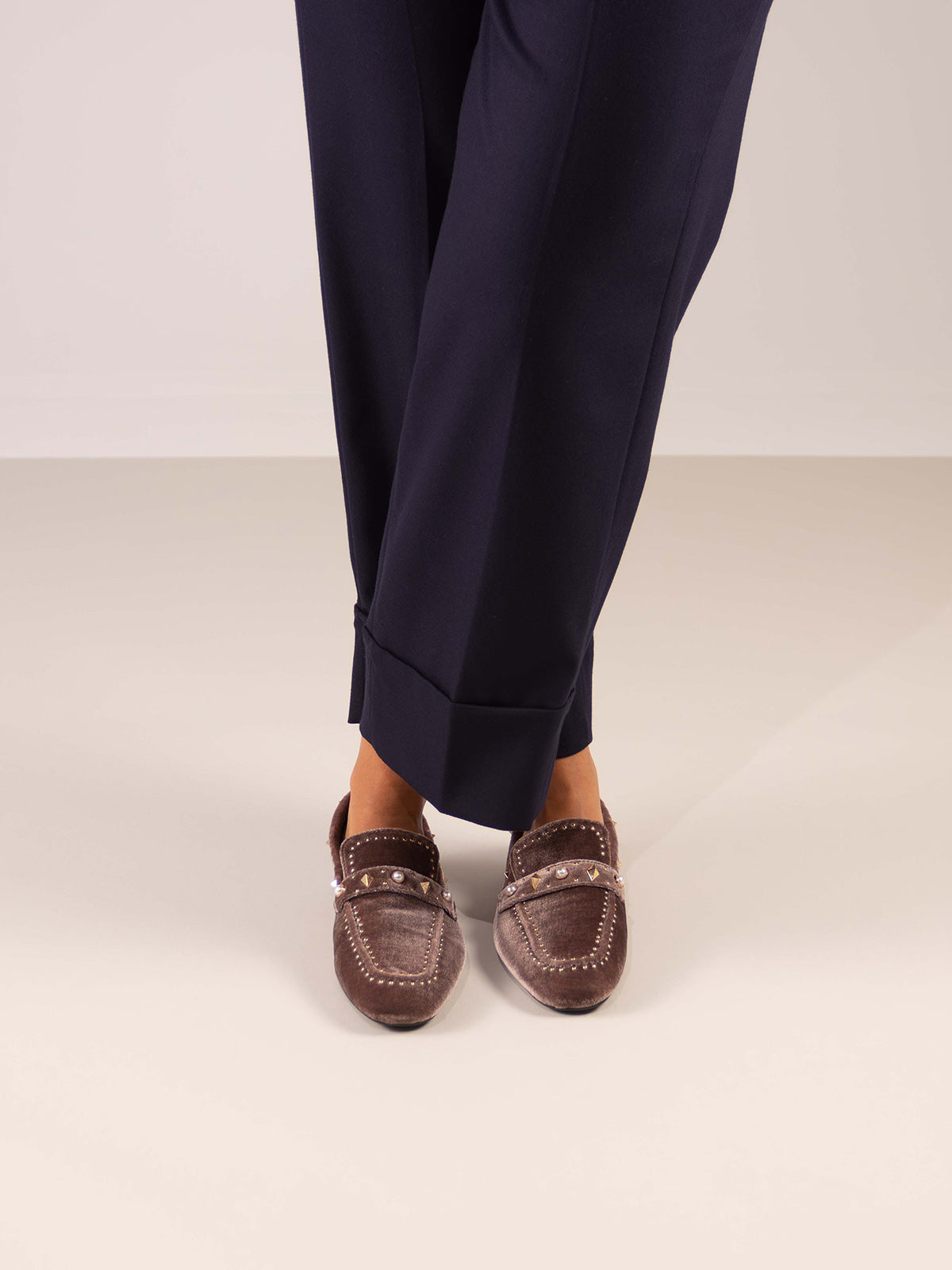 ANNE-105 VELVET BROWN