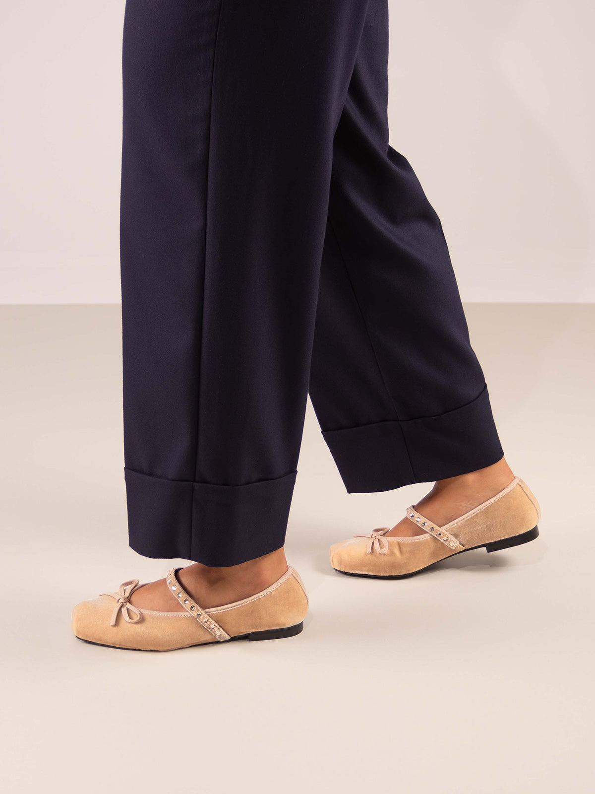 CELIA-200 VELVET BEIGE