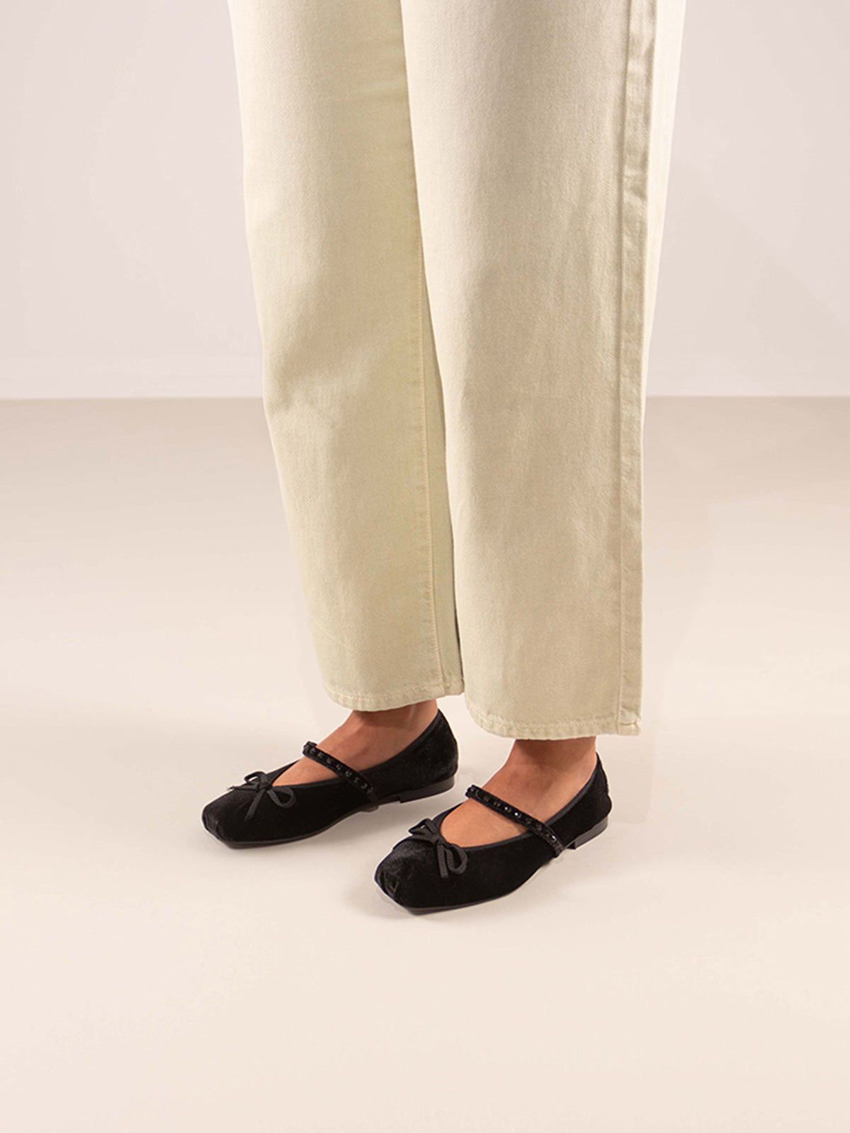 CELIA-200 VELVET BLACK