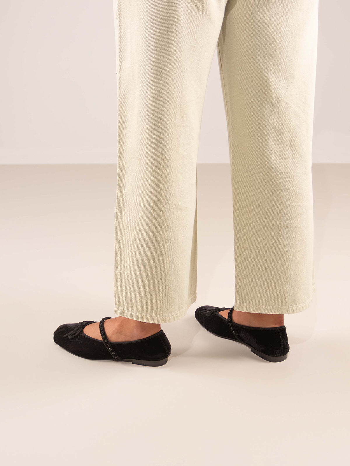 CELIA-200 VELVET BLACK