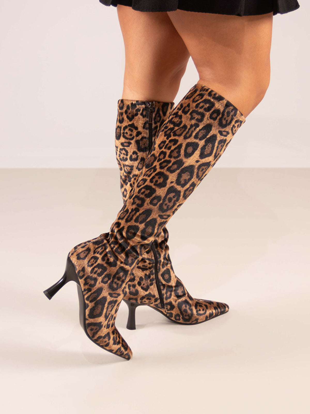 LARA-100 VELVET LEOPARD