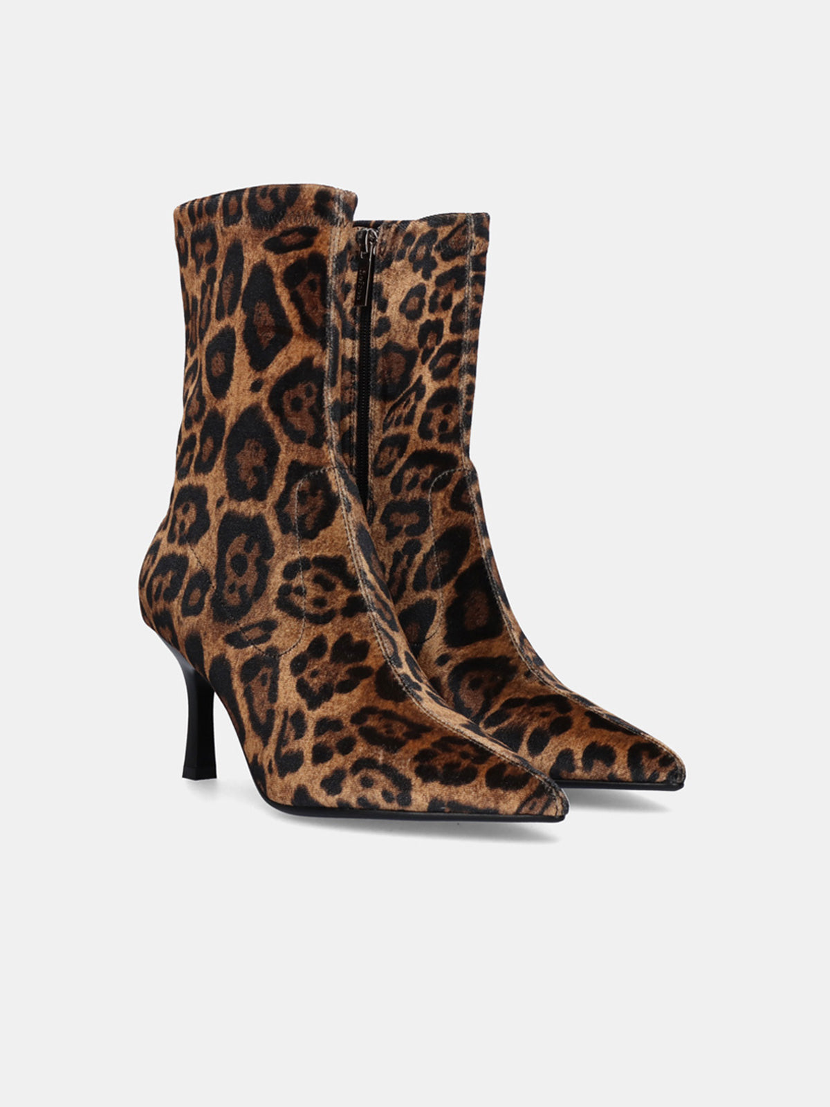 LARA-110 VELVET LEOPARD