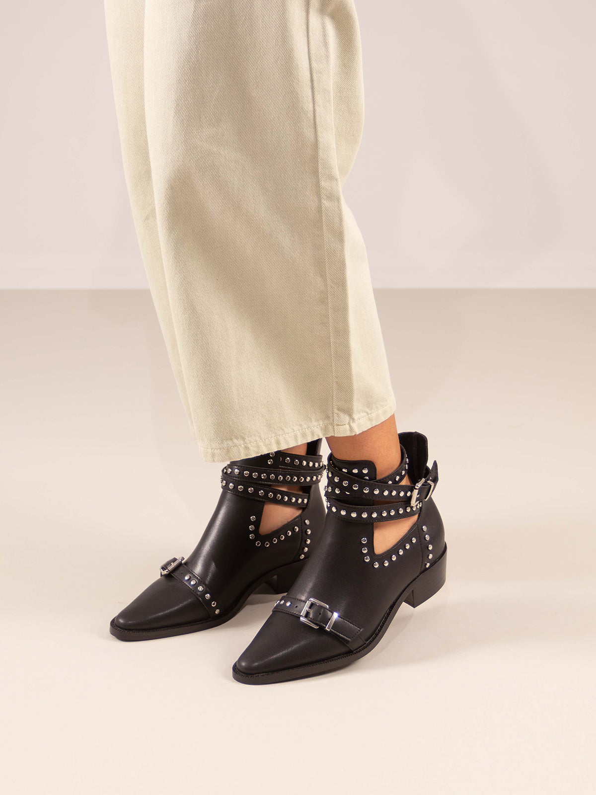 MILAN-016 LEATHER BLACK