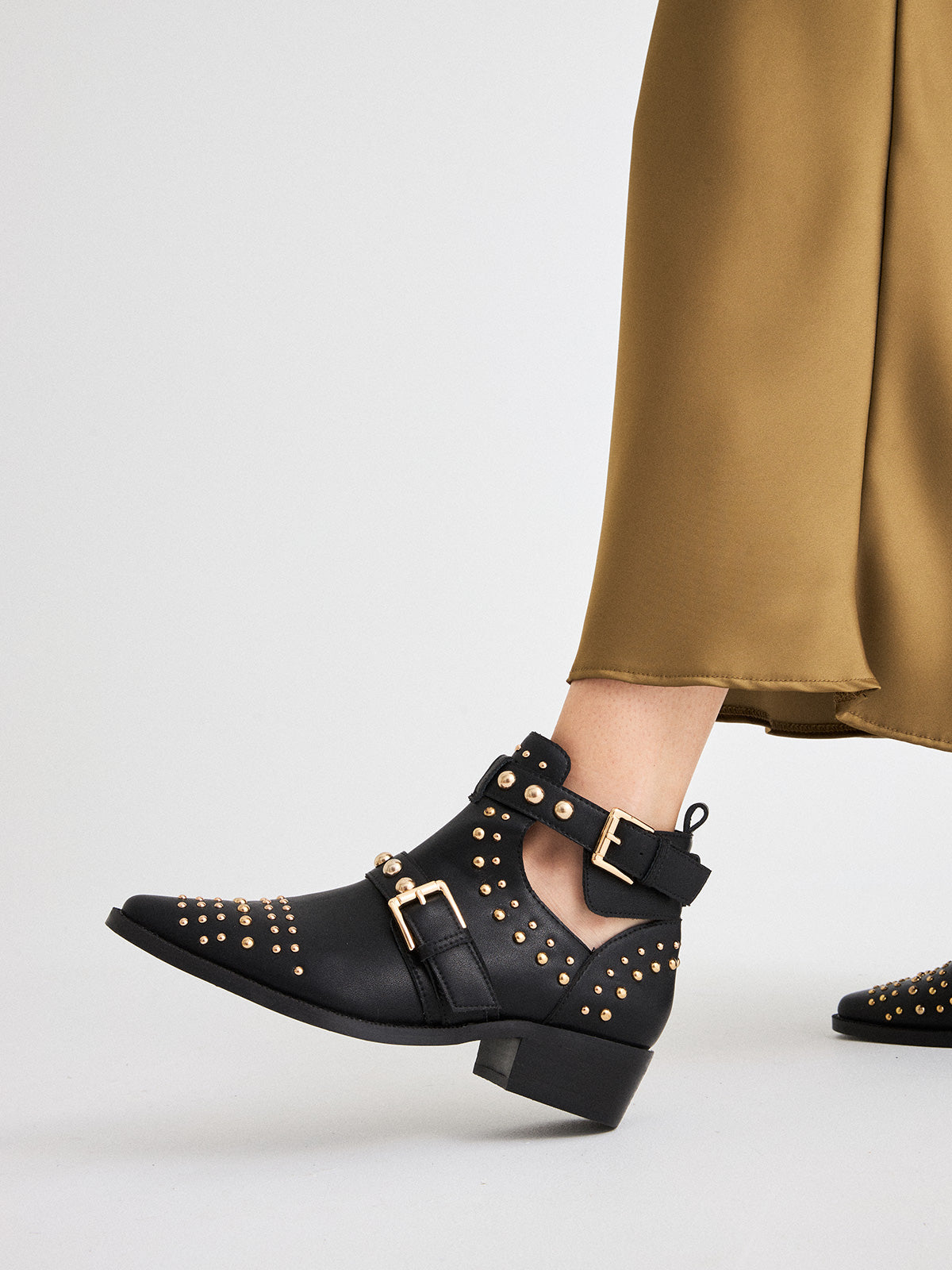 MILAN-047 LEATHER BLACK-GOLD