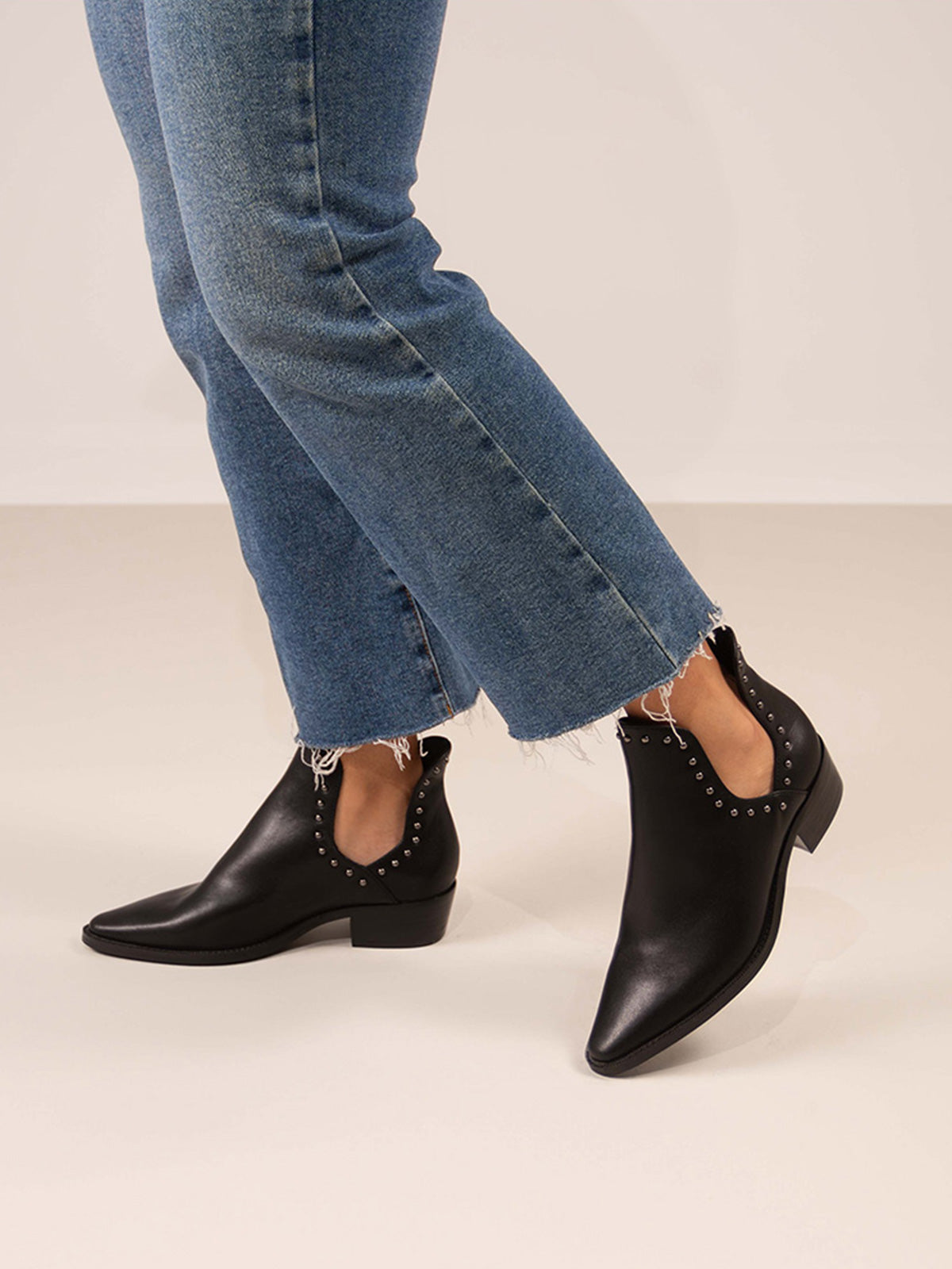 MILAN-09 LEATHER BLACK