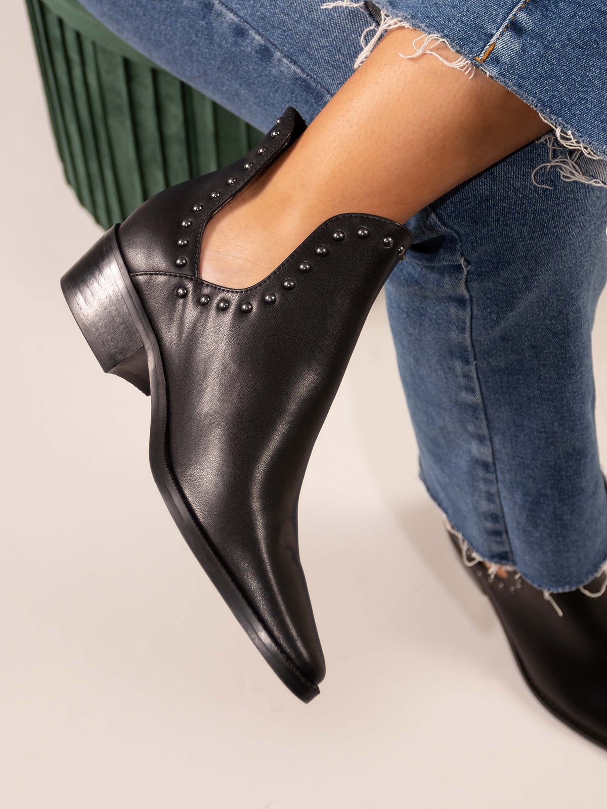 MILAN-09 LEATHER BLACK