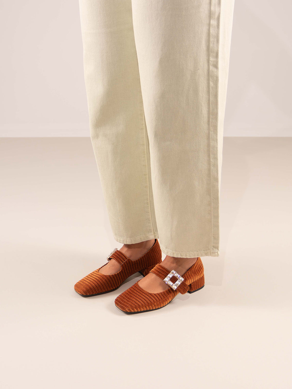 SOFIA-100 VELVET BROWN