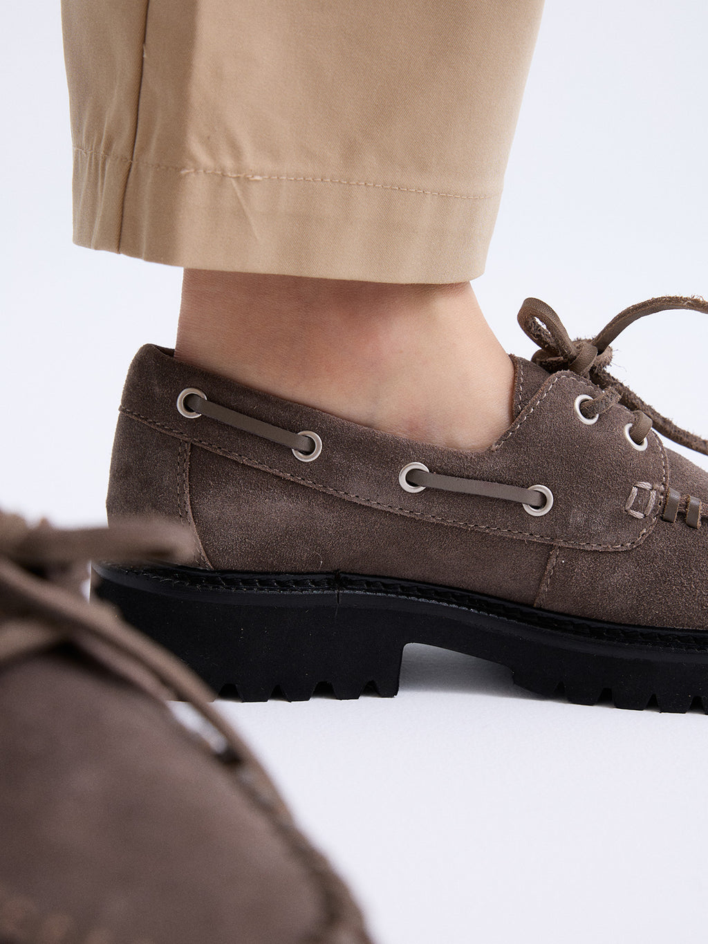 VELA-11 SUEDE TAUPE